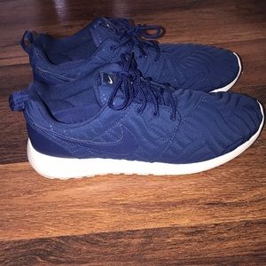 Nike Roshe One Women’s
